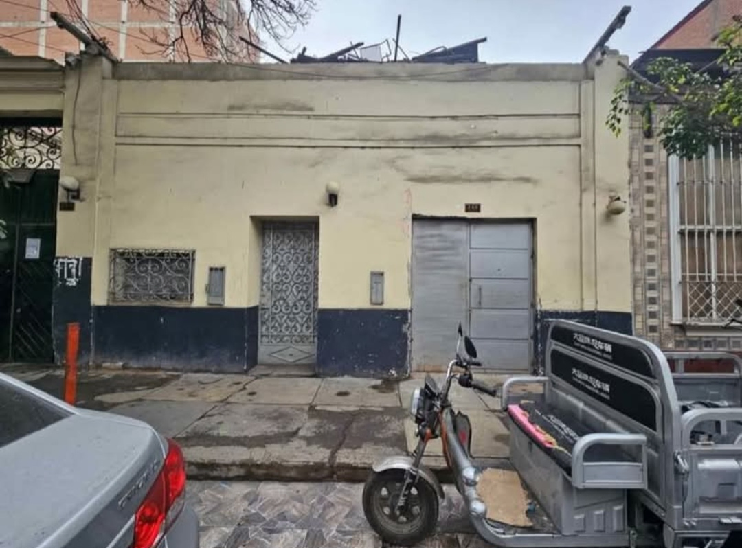 PROPIEDAD EN VENTA, CON AIRES PARA CONSTRUCCION!! A 3 CUADRAS DE PARURO Y A 5 DE GAMARRA! — Foto 2