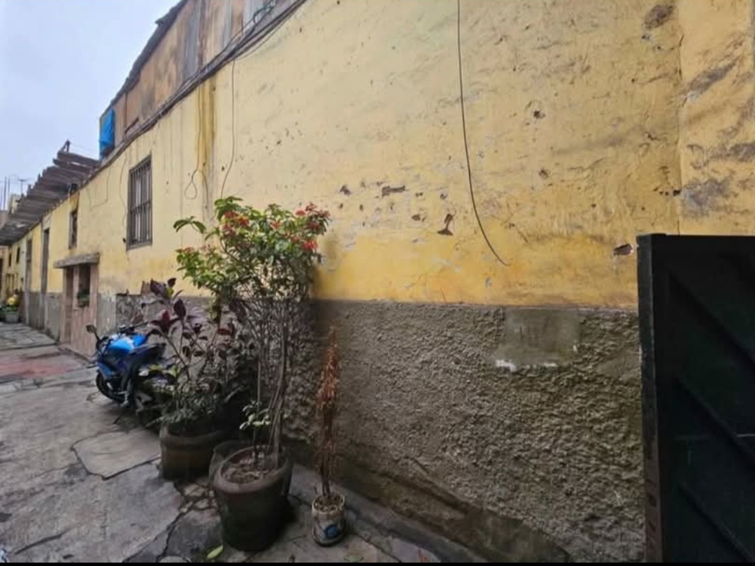 PROPIEDAD EN VENTA, CON AIRES PARA CONSTRUCCION!! A 3 CUADRAS DE PARURO Y A 5 DE GAMARRA! — Foto 3