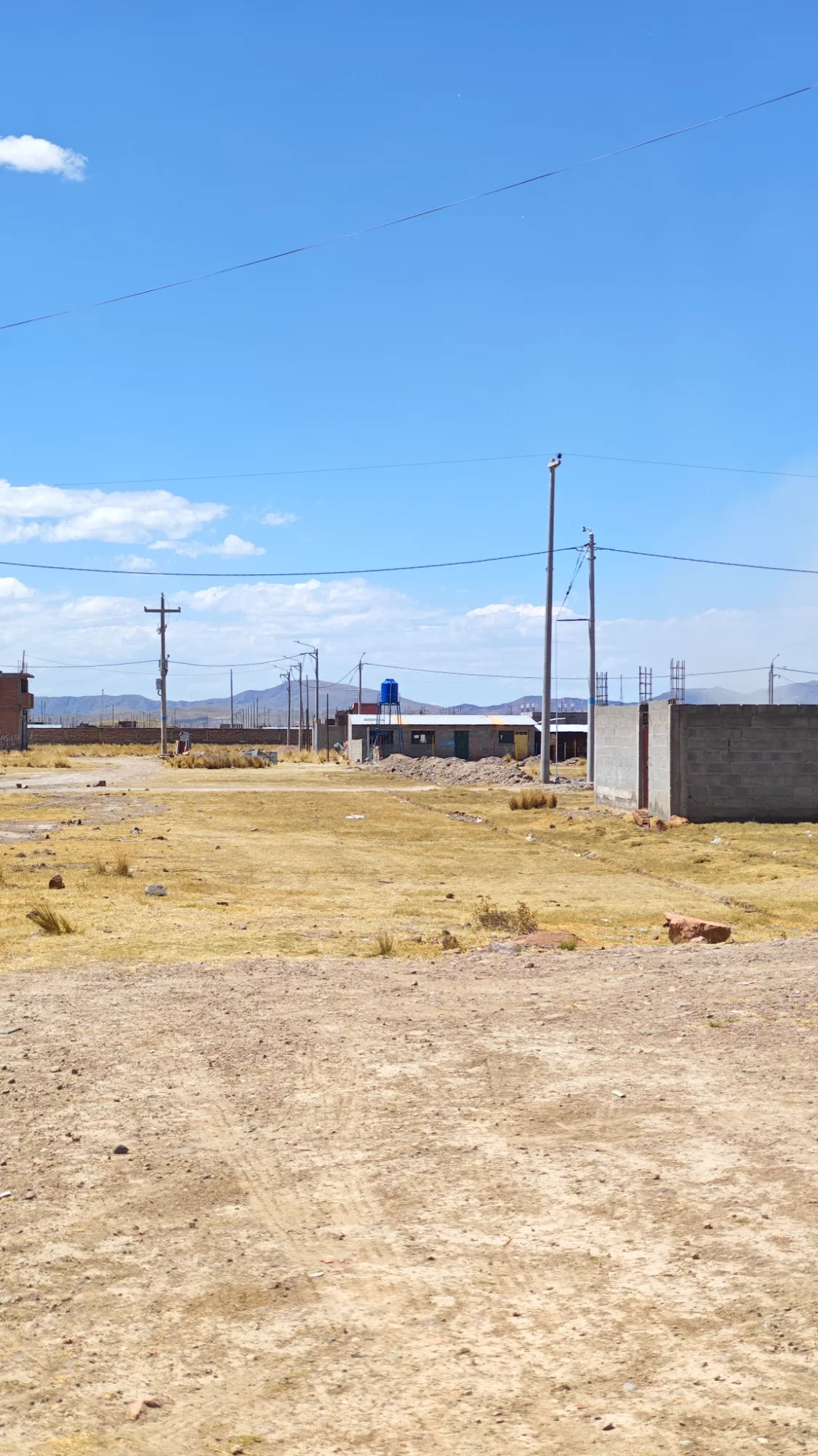 Terreno en la misma avenida de 220m2 a 2 cuadras de la autopista Juliaca- Huancané — Foto 3