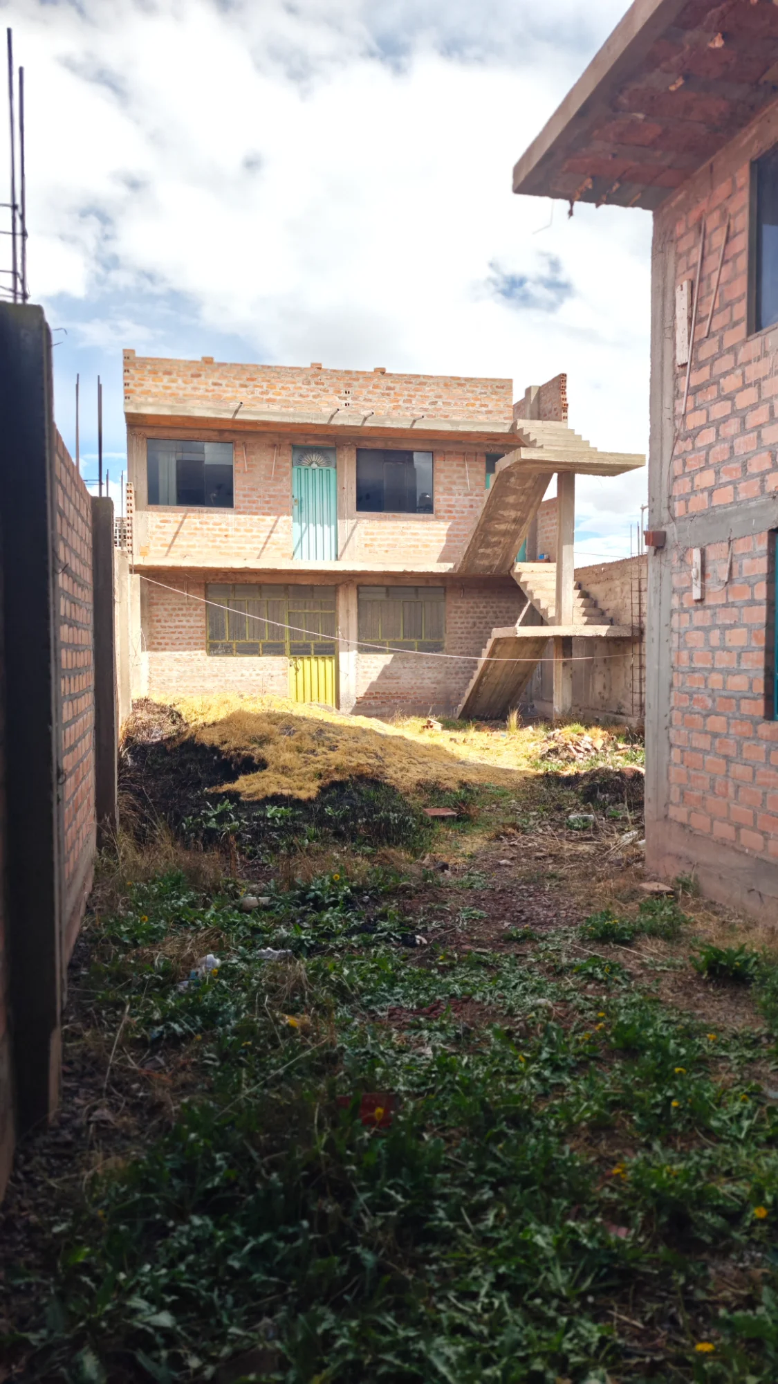 Casa de 2 pisos de 240m2 a una cuadra de la autopista Juliaca- Cusco — Foto 7