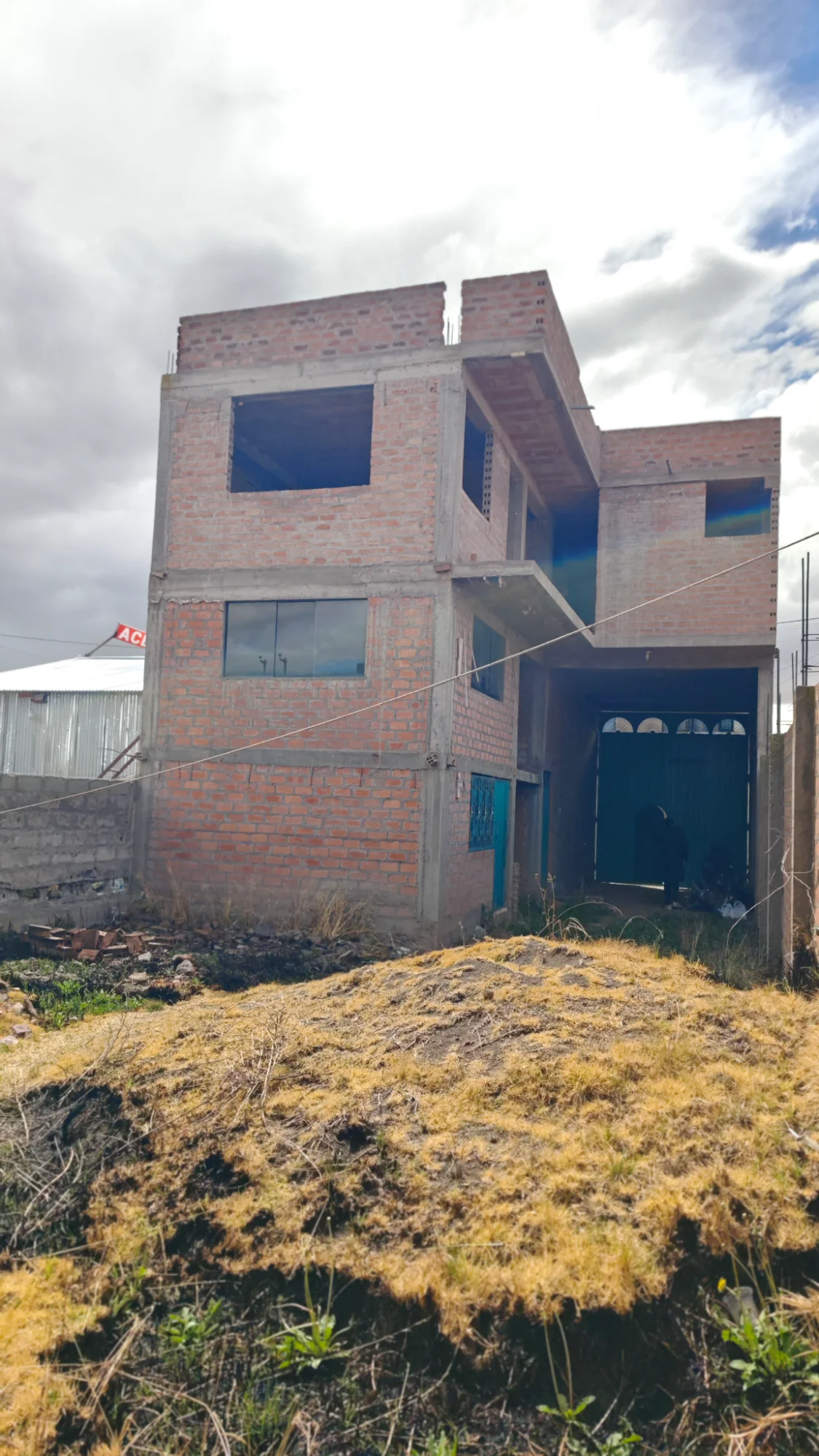 Casa de 2 pisos de 240m2 a una cuadra de la autopista Juliaca- Cusco — Foto 3