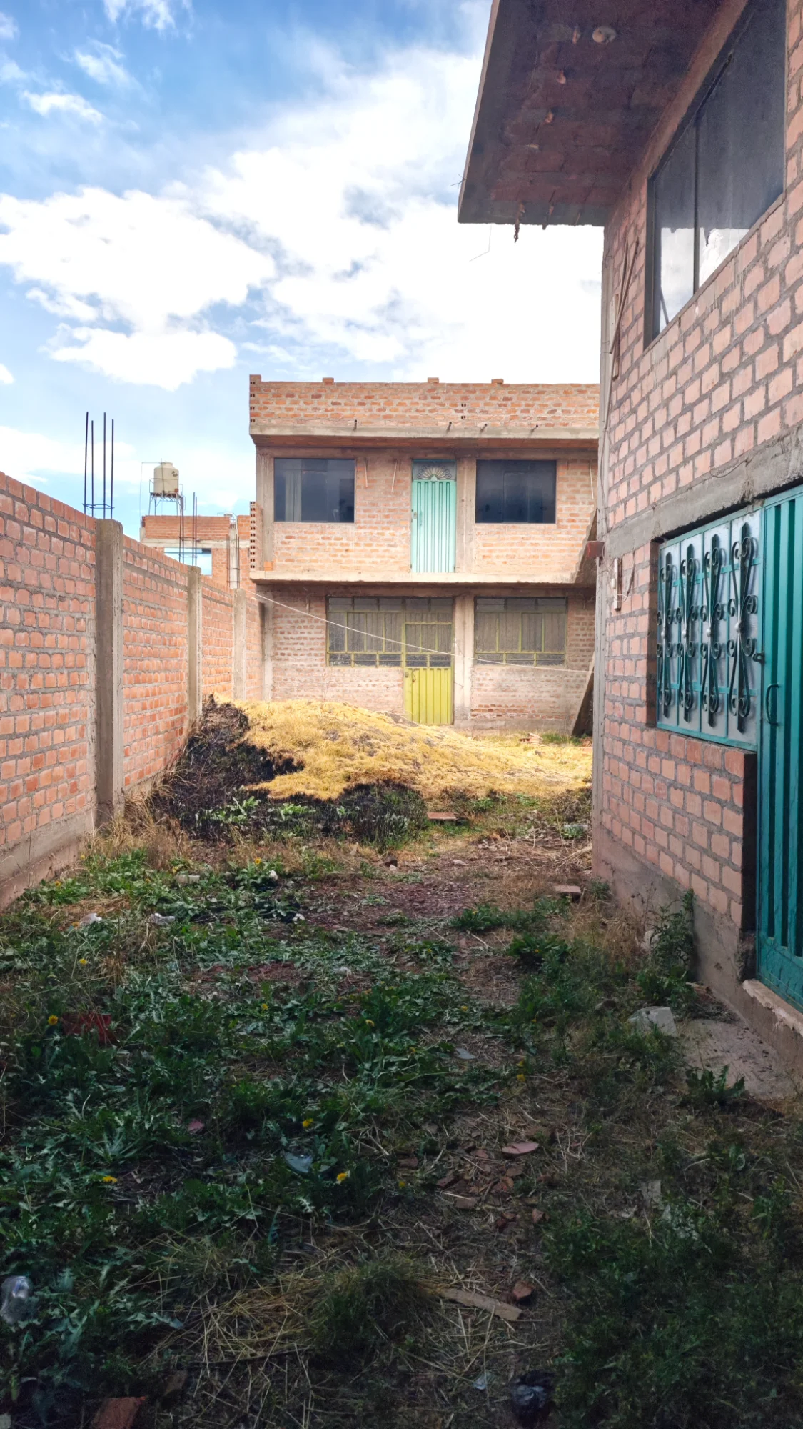 Casa de 2 pisos de 240m2 a una cuadra de la autopista Juliaca- Cusco — Foto 5