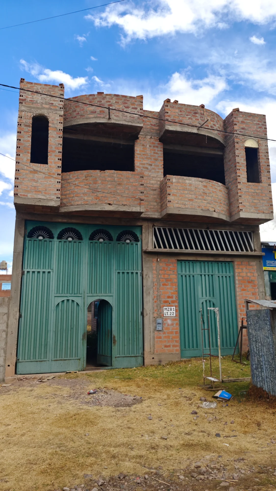 Casa de 2 pisos de 240m2 a una cuadra de la autopista Juliaca- Cusco — Foto 6
