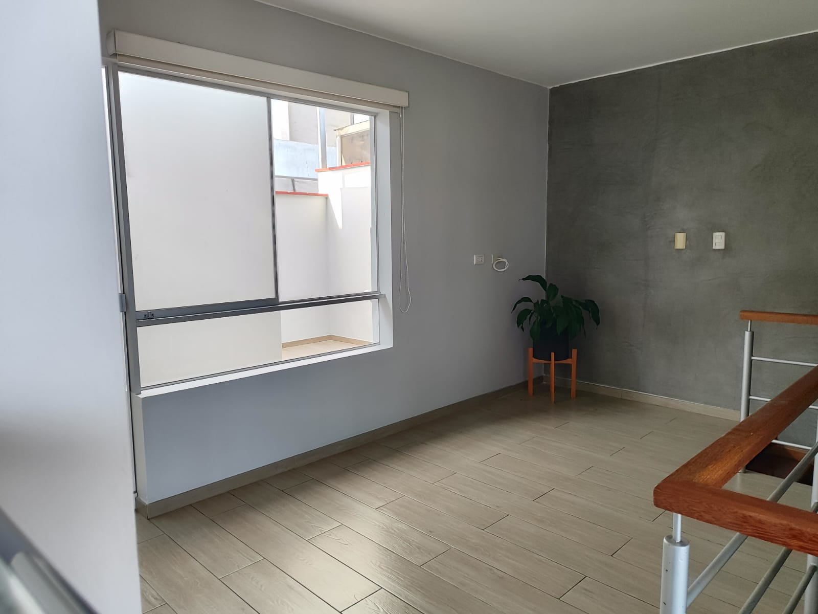 Dúplex Remodelado con Terraza Bbq + 2 Cocheras Independientes — Foto 6