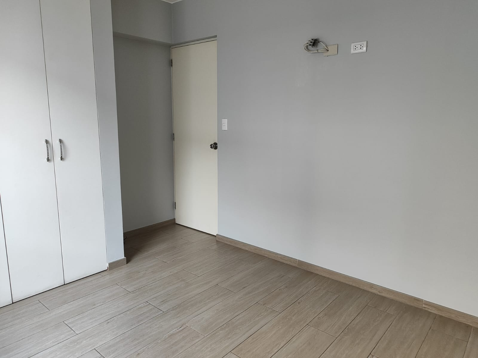 Dúplex Remodelado con Terraza Bbq + 2 Cocheras Independientes — Foto 5
