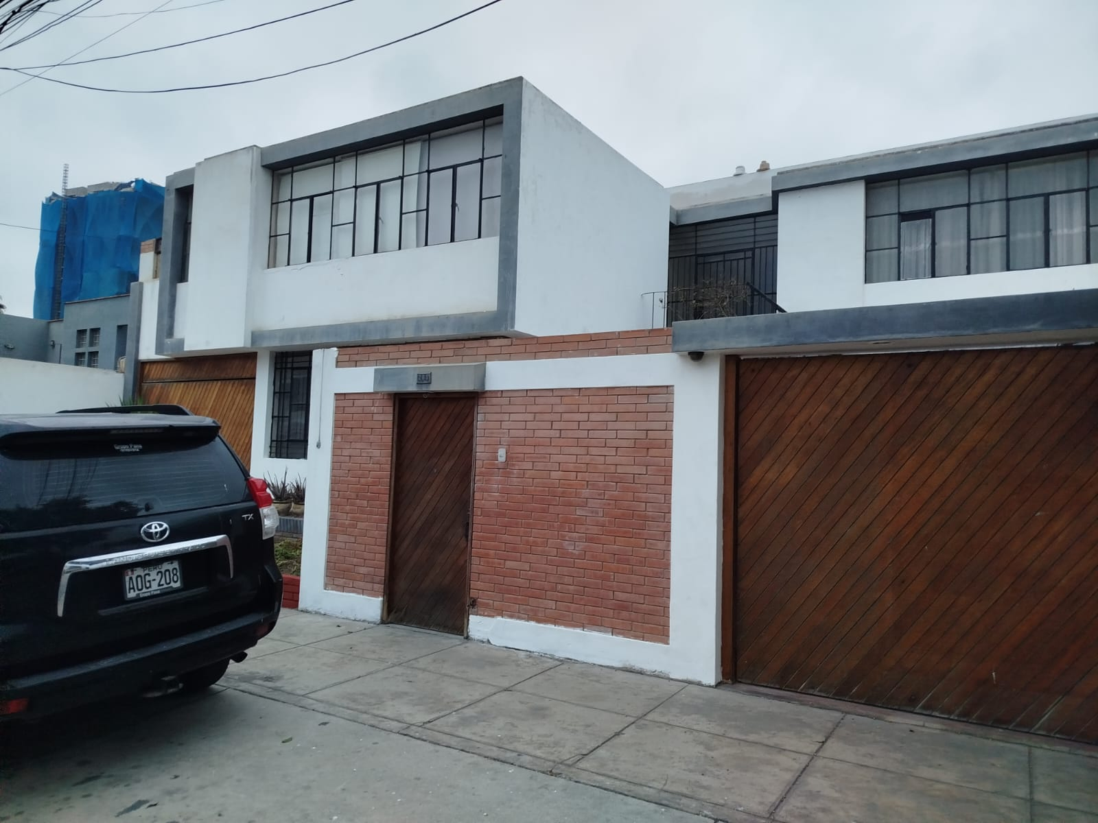 Casa de dos pisos más azotea, garaje, y sótano en Urb. Orrantia del mar San Isidro — Foto 2