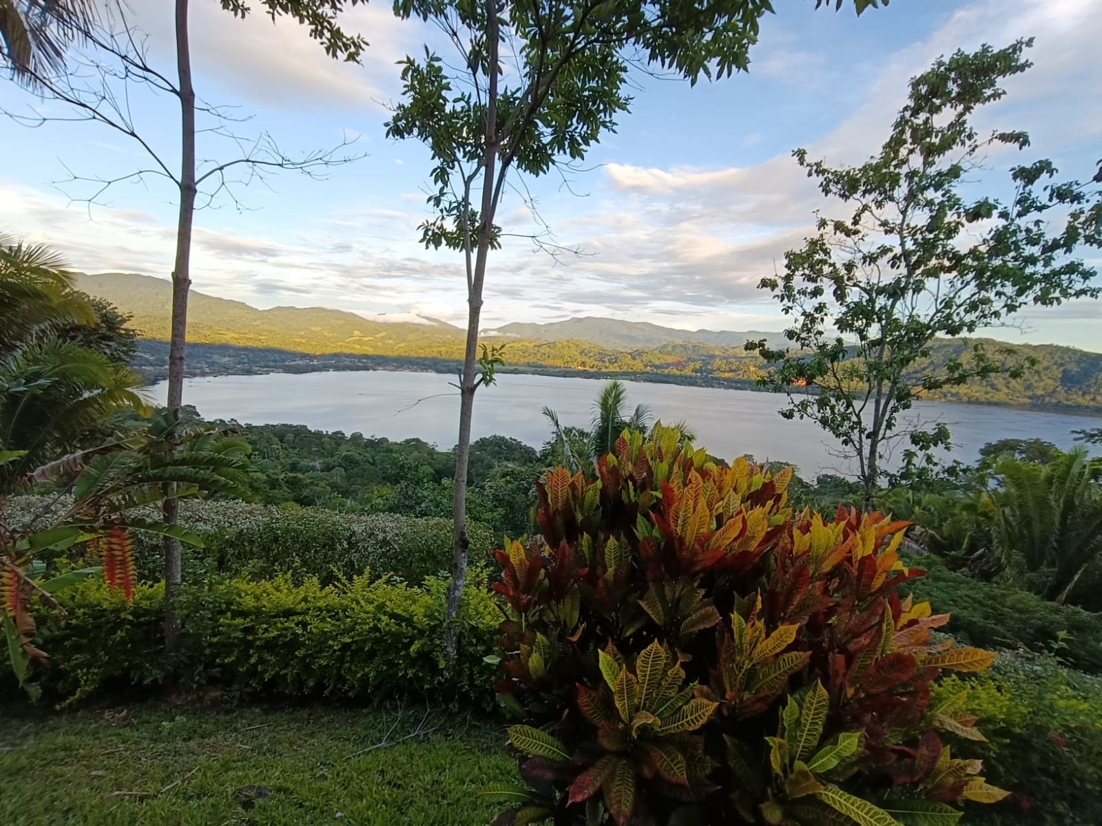 Terreno de 3.5 hectáreas con vista panorámica hacia la laguna azul — Foto 6