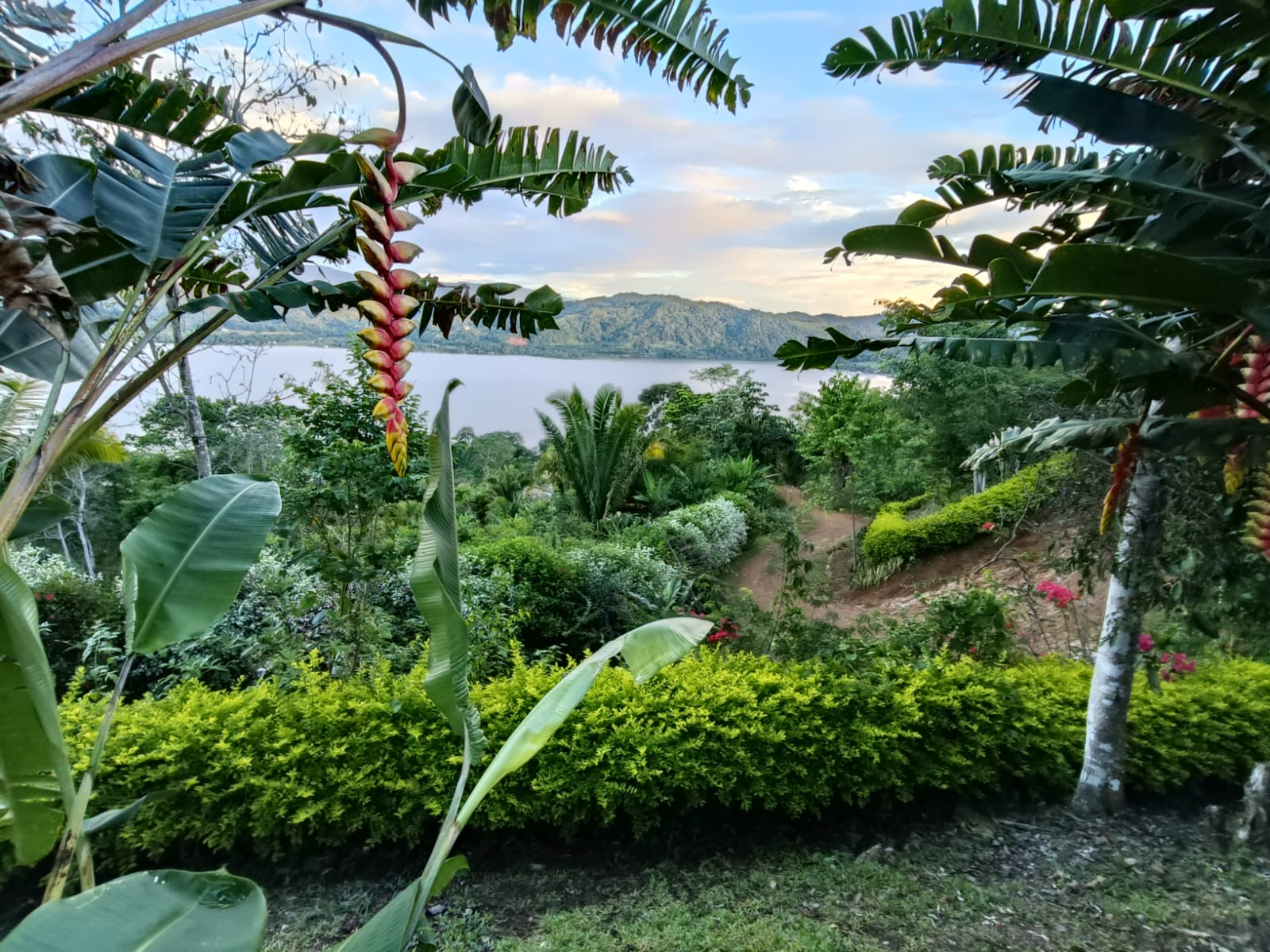 Terreno de 3.5 hectáreas con vista panorámica hacia la laguna azul — Foto 2