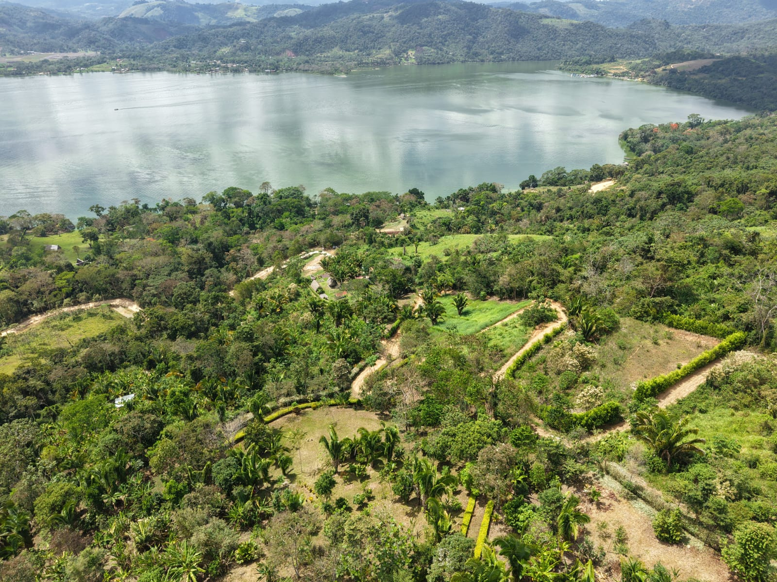 Terreno de 3.5 hectáreas con vista panorámica hacia la laguna azul — Foto 4