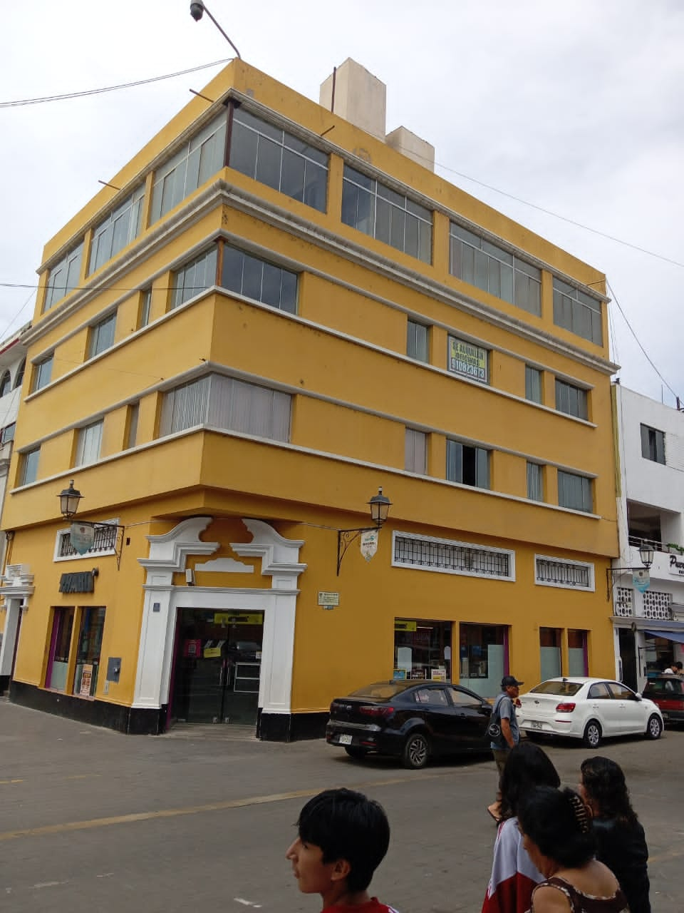 Edificio de 4 pisos — Foto 3