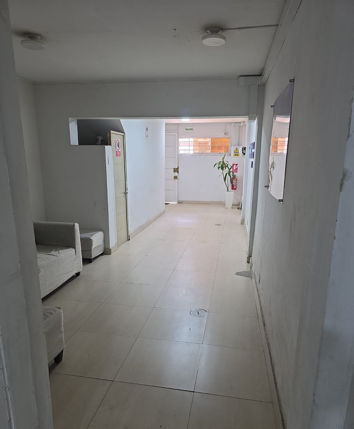 Tienda comercial en venta en Lima: espacio versátil y bien ubicado — Foto 3