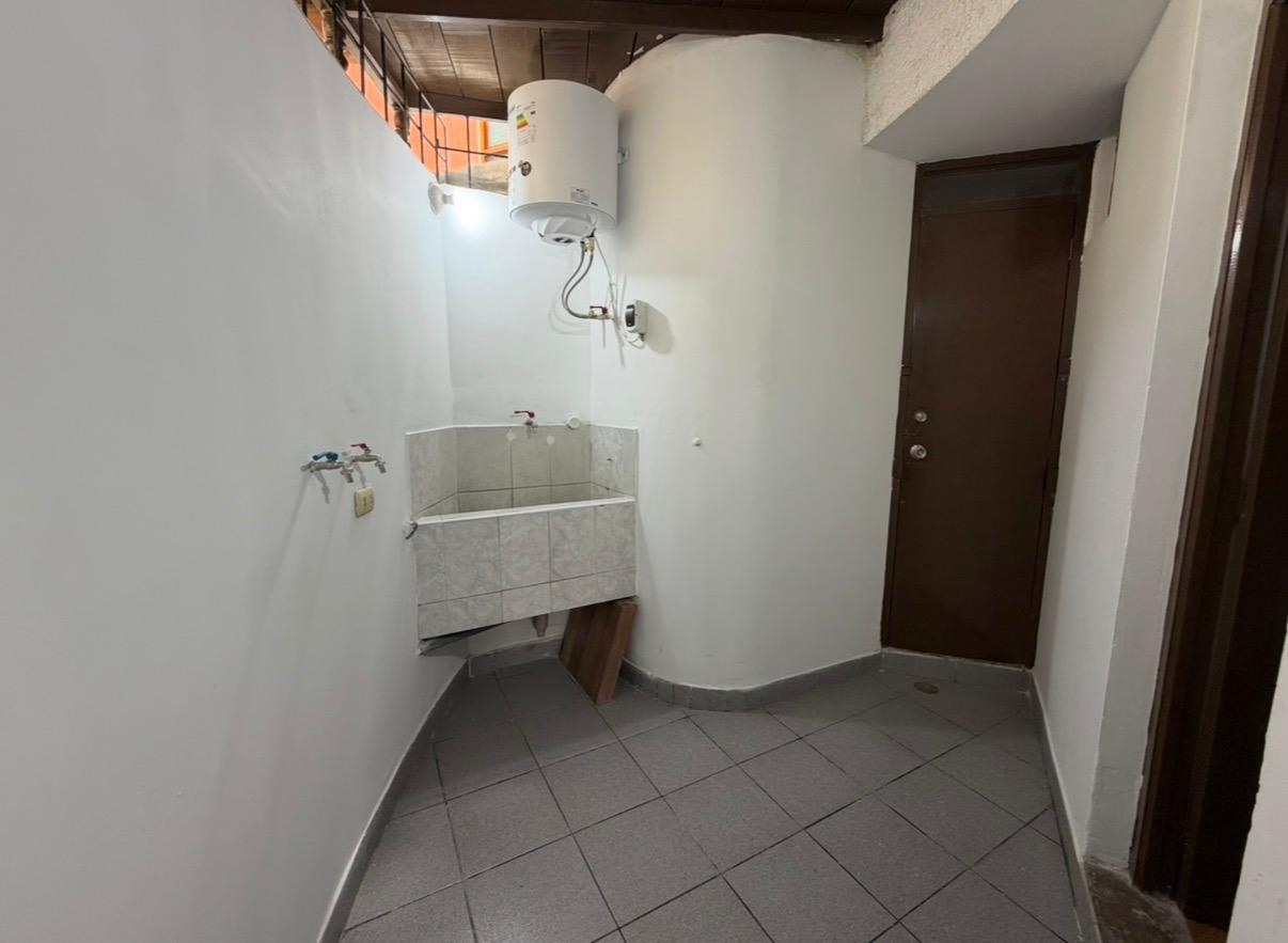 VENDO DPTO. SAN BORJA: Piso 1, Cochera, 2 Puertas de Acceso. — Foto 7