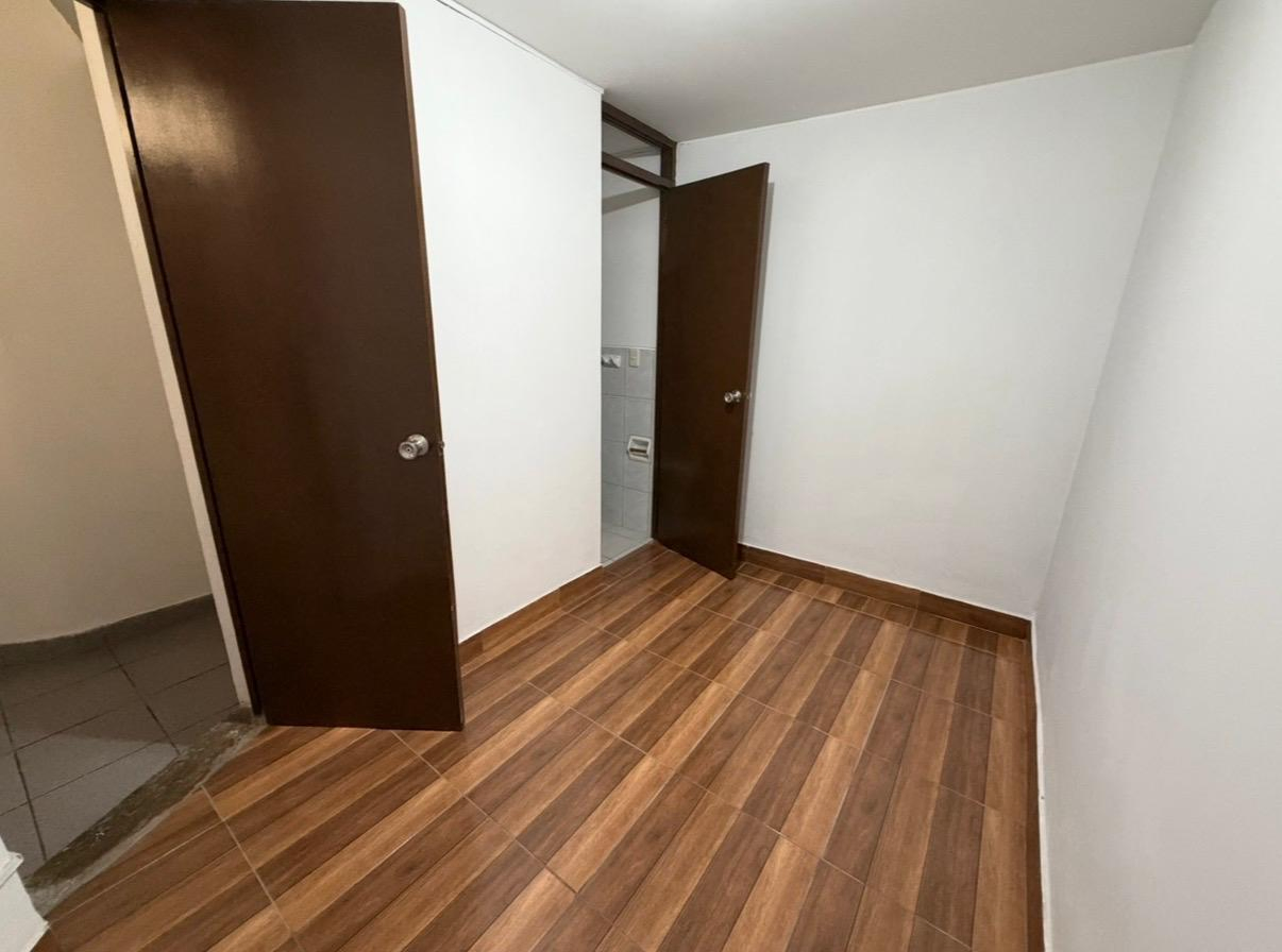 VENDO DPTO. SAN BORJA: Piso 1, Cochera, 2 Puertas de Acceso. — Foto 8