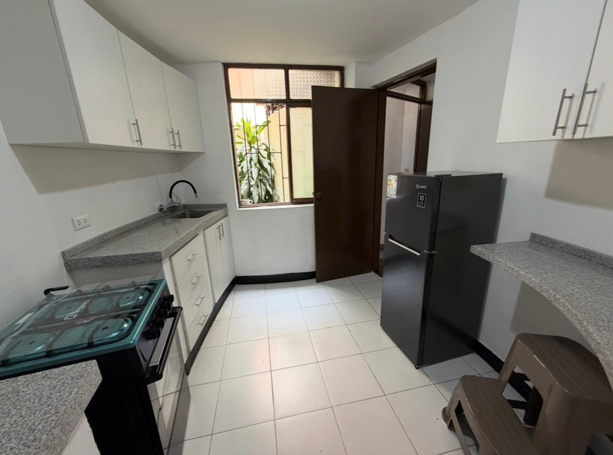 VENDO DPTO. SAN BORJA: Piso 1, Cochera, 2 Puertas de Acceso. — Foto 3