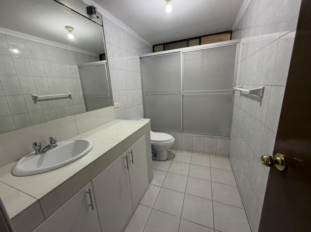 VENDO DPTO. SAN BORJA: Piso 1, Cochera, 2 Puertas de Acceso. — Foto 6